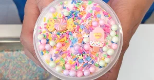 Belajar Sains Lewat Slime: Cara Menyenangkan Mengenalkan Konsep Kimia pada Anak